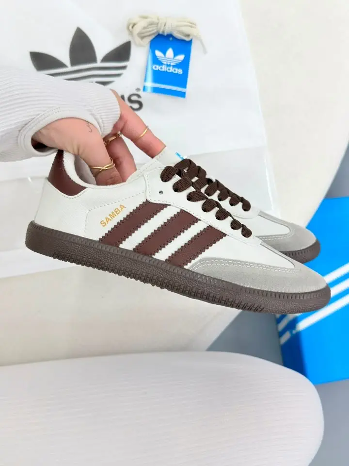 Tênis casual em combinação de branco e marrom da seleção Malu Shoes